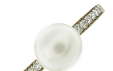 18ct gold cultured pearl & diamond ring