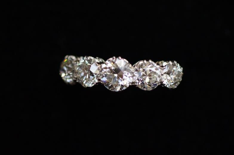 2.98 carat 5 stone diamond ring Shape - Brilliant...