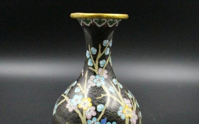 A Fine Chinese Qing Dynasty Cloisonne Vase