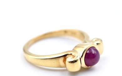 18k Yellow Gold Cabochon Ruby Ring
