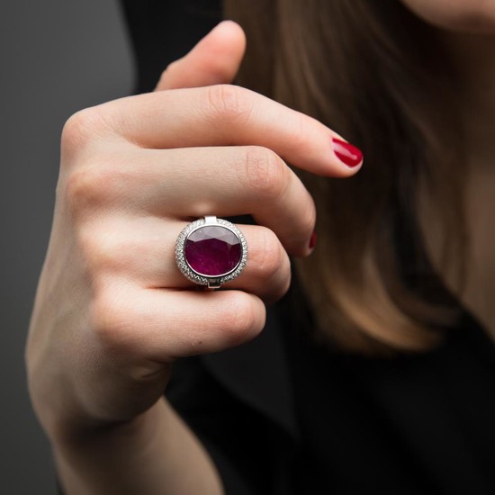A 10,48 carat ruby, diamond and gold ring.