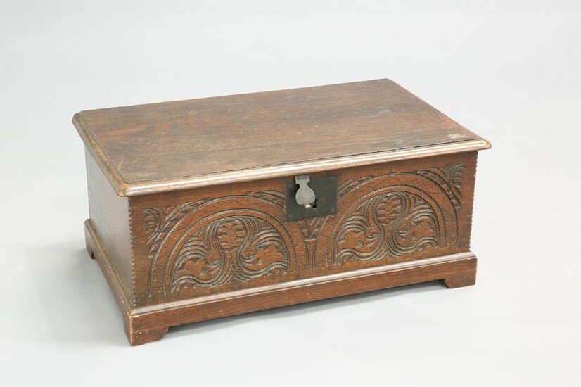 A 17TH CENTURY OAK BIBLE BOX, with moulded hinged