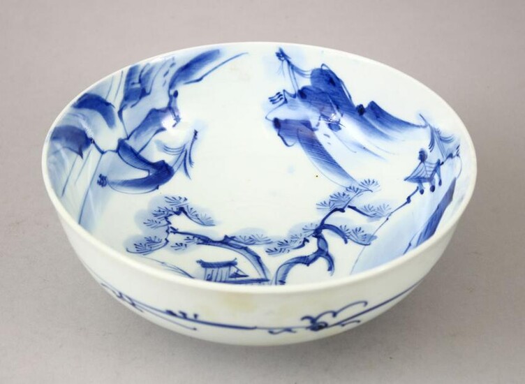 A 19TH CENTURY CHINESE BLUE & WHITE PORCELAIN BOWL, the