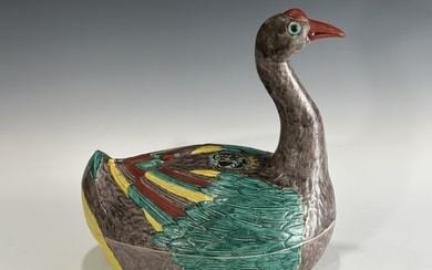 A CHINESE EXPORT GOOSE FORM ARMORIAL SOUP TUREEN, 19TH/20TH CENTURY