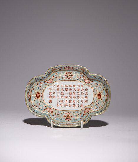 A CHINESE FAMILLE ROSE QUATREFOIL DISH