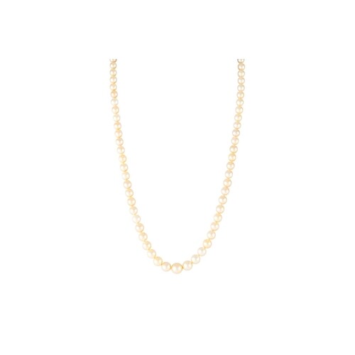 A CULTURED PEARL NECKLACE, the graduated pearls to an 18ct y...