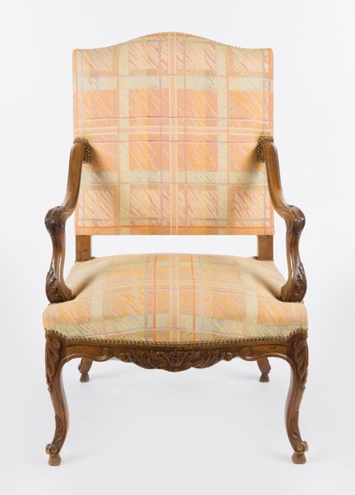 A FRENCH 19TH CENTURY LOUIS XV STYLE CARVED WALNUT ARMCHAIR WITH MODERN UPHOLSTERY, 109CM H