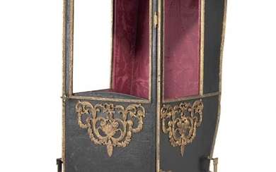 A north Italian sedan chair. C. 1770. H. 168 cm. W. 84 cm. D. 80 cm.