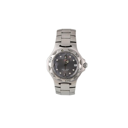 A GENT'S TAG HEUER PROFESSIONAL STAINLESS STEEL WRIST WATCH,...