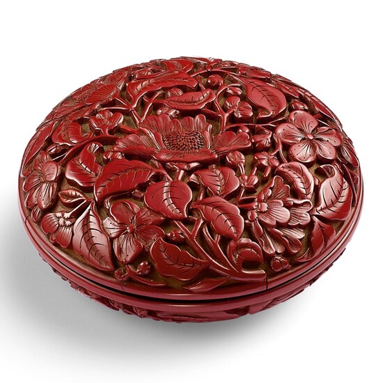 A RARE CINNABAR LACQUER 'FLORAL' BOX AND COVER INCISED MARK AND PERIOD OF YONGLE | 明永樂 剔紅花卉紋圓蓋盒 《大明永樂年製》針刻款