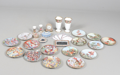 A SELECTION OF WEDGWOOD CHINA AND FRANKLIN MINT PLATES.