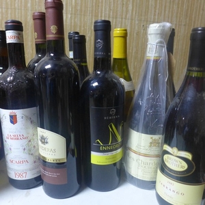 A collection of 10 bottles of wine, to include Lieu-Dit Clos...