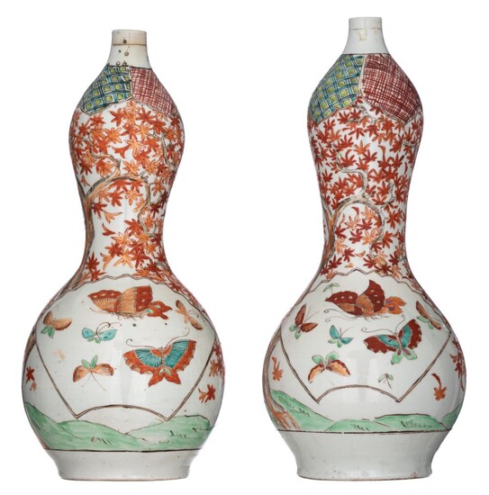 A pair of Japanese Arita Imari double-gourd vases, 19thC, H 48 - 49 cm