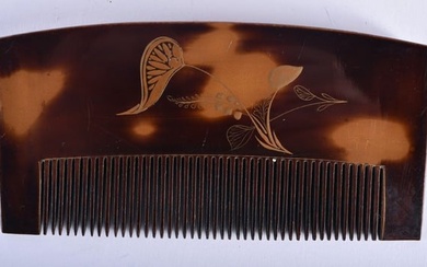 AN EARLY 20TH CENTURY JAPANESE MEIJI PERIOD IMITATION TORTOISESHELL LACQUER COMB. 12 cm x 6 cm.
