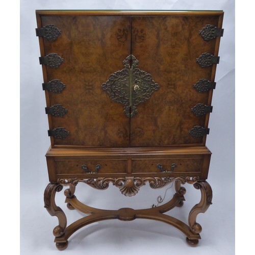 BERESFORD & AIKS ‘BERICK FURNITURE’ WILLIAM AND MARY STY...