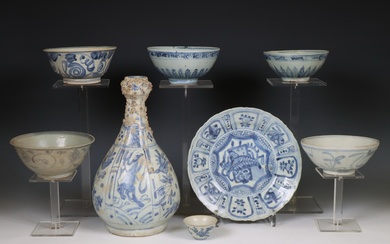 China, a collection of blue and white 'Hatcher Cargo' porcelain, mid 17th century