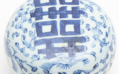 Chinese porcelain box, probably 19th Century.