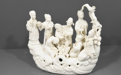 Chinese porcelain group (Length 25cm, height 25cm)
