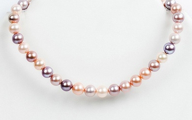 Collier-choc de 37 belles et parfaites perles des mers du Sud (Australie et Tahiti), sphériques,...