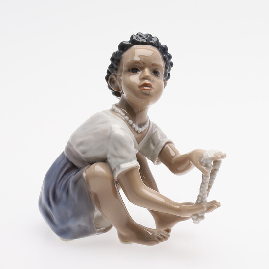 FIGURE IN THE FORM OF GIRL WITH PEARLS, PORCELAIN, DAHL JENSEN.