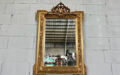 FRENCH LOUIS XV STYLE MIRROR IN GILDED FRAME