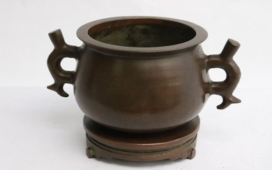 Fine Chinese bronze censer with bronze stand