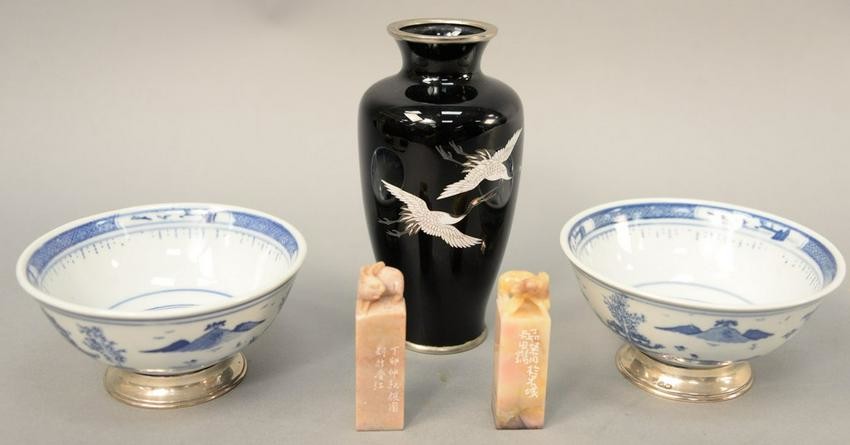 Five piece Chinese lot, to include a pair of blue &