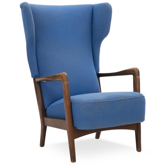 SOLD. Fritz Hansen: Wingback chair with frame of beech. Seat and back upholstered with blue wool. Model 5002. – Bruun Rasmussen Auctioneers of Fine Art