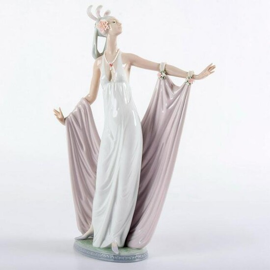 Grand Dame 1001568 - Lladro Porcelain Figurine