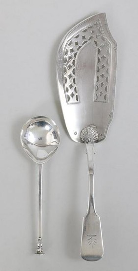 Group of (2) Irish sterling silver flatware items
