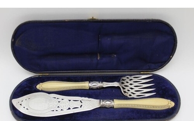 HENRY HARRISON Cased silver Victorian fish servers with carv...