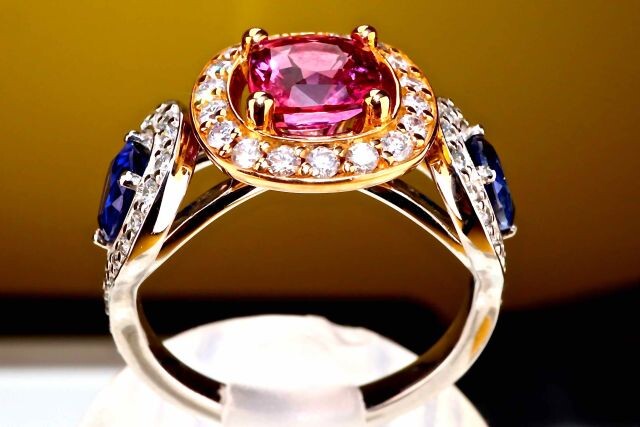 High Jewelry. Exceptional Ring set with a Rare Padparadja Pink...
