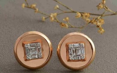 IGI Certified Baguette Diamond Stud Earrings 18K Gold