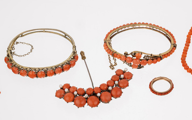 Lot coral-jewelry , metal gilt, Italy approx. 1880-90, comprised of:...