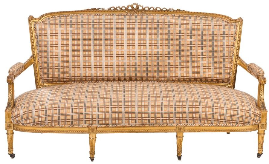 Louis XVI style sofa in carved and gilded wood with checkered upholstery. France, 19th century. Front legs with wheels. 104 x 92 x 186,5 cm
