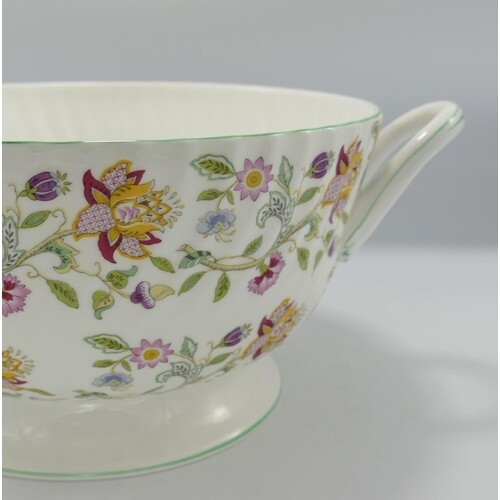 Minton Haddon Hall patterned dinner ware to include: 24cm la...