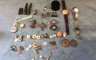 Miscellaneous collectors items - military cap badges, a Queens Own...