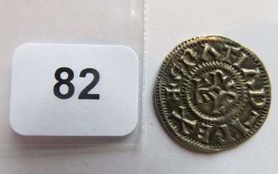 Monnaie carolingienne - Charles II Le chauve (840 - 877) - Denier de Rennes - A/ +GRATIA D-I REX monogramme carolingien - R/ +HREDONIS CIVITAS (argent, 1,74 g) TTB+ à SUP (Nouchy 187)
