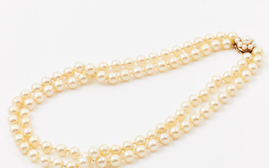NECKLACE, 2-row, cultured salt water pearls approx 7,6-7,9 mm, clasp, 14k gold, decor with ditto pearls.