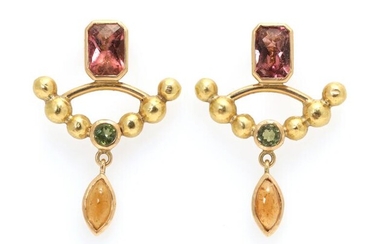 Natascha Trolle: A pair of tourmaline ear pendants each set with three tourmalines, mounted in 18k gold. Designed by Lærke Trolle. (2) – Bruun Rasmussen Auctioneers of Fine Art