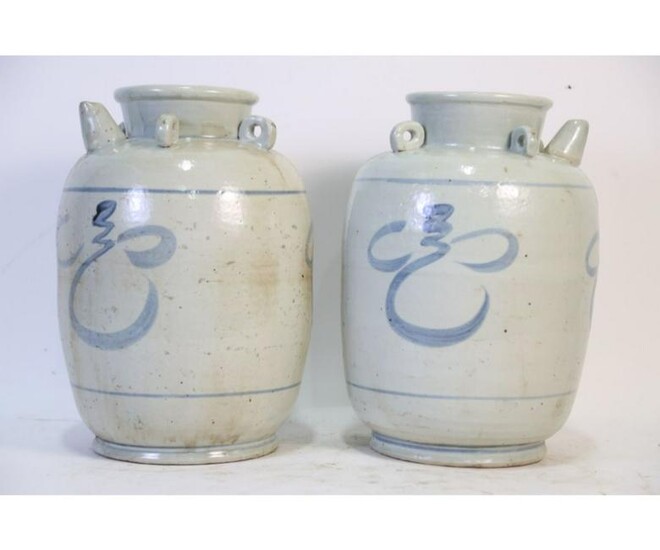 PAIR OF BLUE AND WHITE PORCELAIN JARS