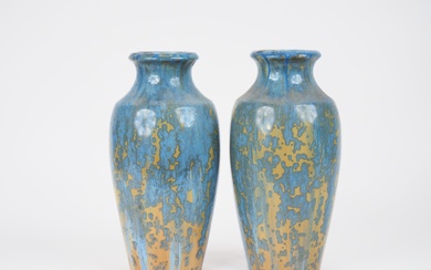 PIERREFONDS. Paire de vases ovoides en grès flammé bleu et ocre, intérieur du col couleur...
