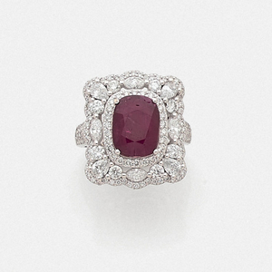 RUBY RING A cushion-shaped ruby, diamond and gold...