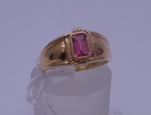 Superb 18ct gold Ladies ring set with pink Tourmaline, size ...
