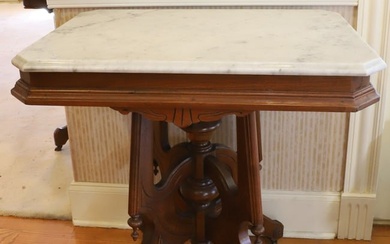 VICTORIAN TABLE
