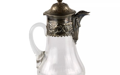 Wine jug, glass in silver.