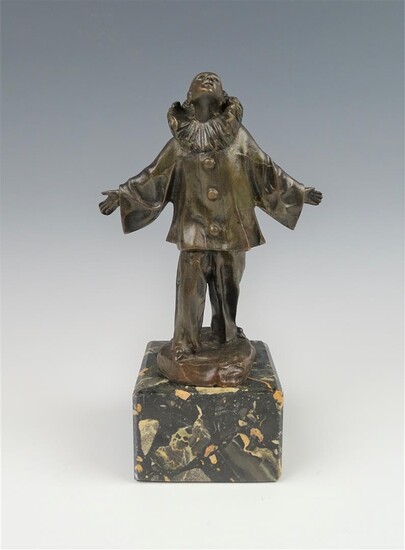 (-), bronzen sculptuur met voorstelling van Pierrot op...