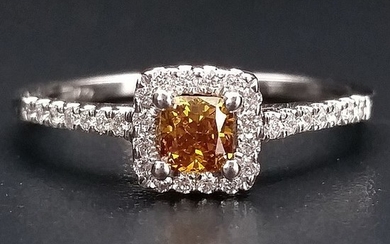 0.45ct Natural Fancy Vivid Yellowish Orange - 14 kt. White gold - Ring - Diamonds, ***No Reserve Price***