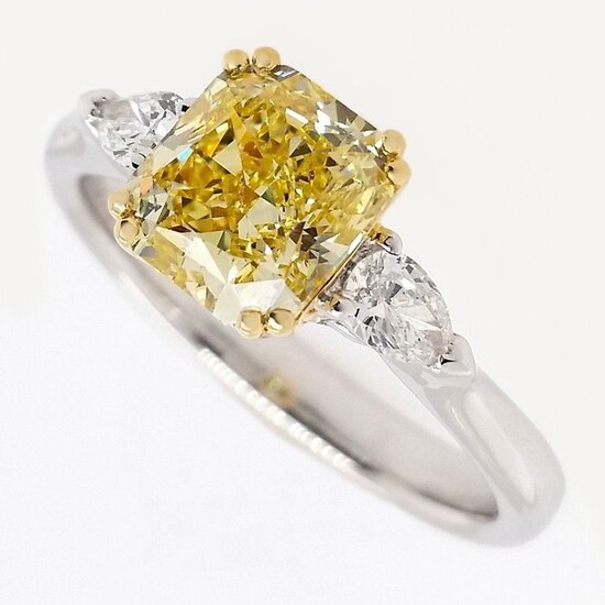 1.62ctw NATURAL FANCY INTENSE YELLOW DIAMOND and Natural White Diamonds- GIA REPORT - 18 kt. White gold, Yellow gold - Ring Diamonds