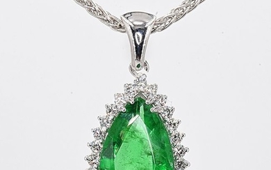 18 kt. White gold - Necklace - 5.44 ct Emerald - 0.61 Ct Diamonds